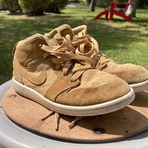 Nike Air Jordan 1 Retro Mid / Wheat Golden Harvest / 3Y